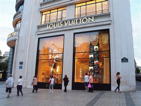 parijs winkelstraat louis vuitton|Louis Vuitton paris.